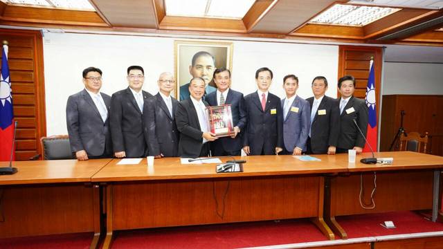 晉見立法院蘇嘉全院長