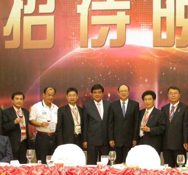 參加台灣省商業會至大陸遼寧省考察座談會