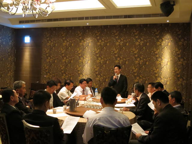 召開副理事長、常務理監事暨各縣市公會理事長會議