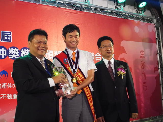 參加全聯會第14屆金仲獎楷模頒獎典禮